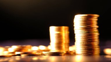 Bulanık arkaplanda bozuk para yığını 