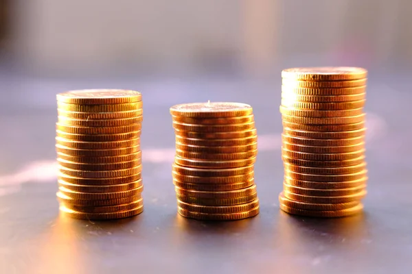 Stack Coins Blurred Background Image En Vente