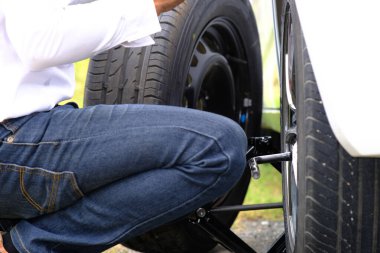 man changing the car tire 