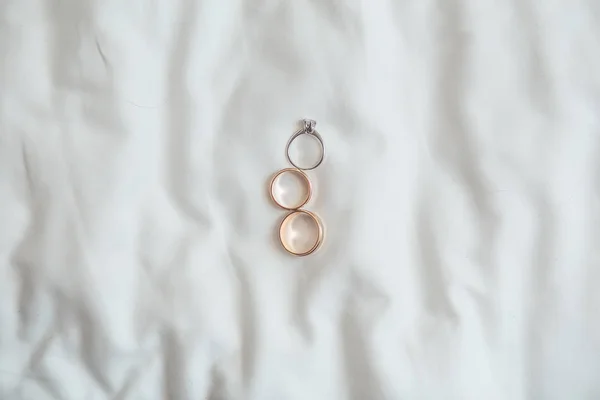 無限大の記号の 2 つの結婚指輪です。愛の概念. — ストック写真