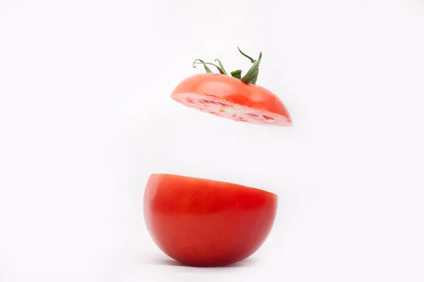 Frische Tomaten auf weißem Hintergrund. Ansicht von oben — Stockfoto