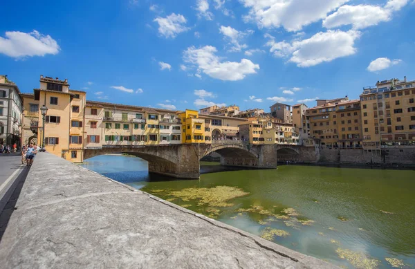 フィレンツェ Firenze トスカーナ イタリアのヴェッキオ橋のビュー — ストック写真