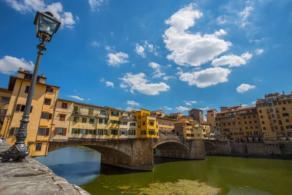 フィレンツェ Firenze トスカーナ イタリアのヴェッキオ橋のビュー — ストック写真