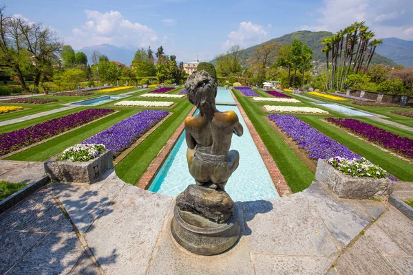 意大利韦尔巴尼亚 Pallanza 塔兰托别墅植物园的梯田花园 — 图库照片