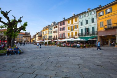Orta San Giulio, İtalya, 25 Nisan 2018 - görünüm merkezi köyü Orta San Giulio, Novara eyaletinde, Orta göl, İtalya.