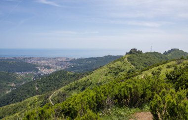 Doğu Yakası'nın hava görünümünü ve üzeri şehir, Cenova (Genova), İtalya.