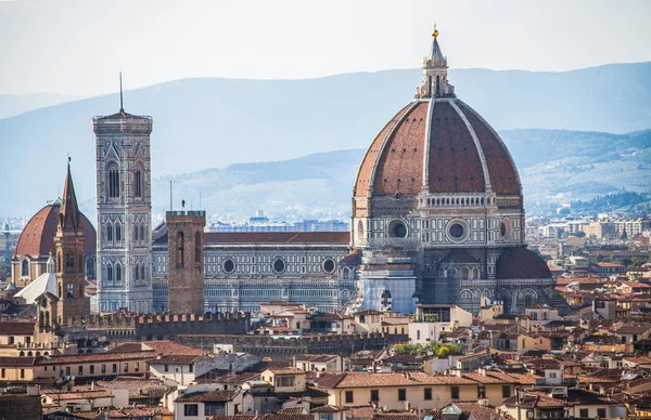 Görünüm Santa Maria dei Fiori Kilisesi'nin kubbe (duomo) şehir Floransa, (Firenze), Toskana, İtalya.