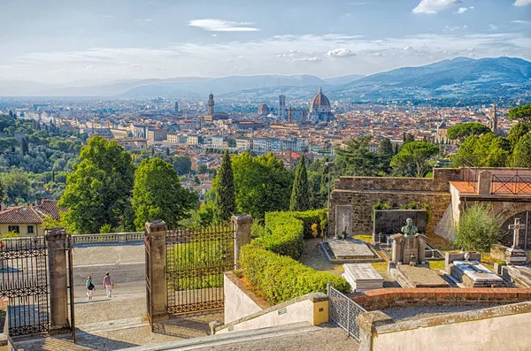  Floransa (Firenze), San Miniato al Monte Kilisesi, Toskana, İtalya'dan görünüm.