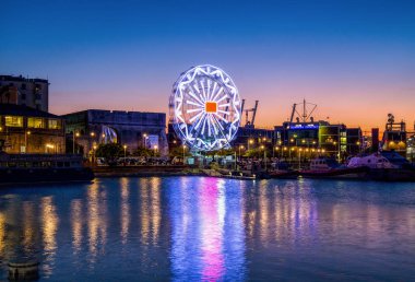 Cenova, İtalya 6 Aralık 2016 - dönme dolap 