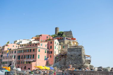Vernazza, İtalya, 31 Temmuz 2017 - Vernazza görünümü, 5 Terre, La Spezia eyaletinin, Ligurian kıyısında, İtalya.