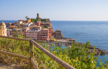 Vernazza, İtalya, 31 Temmuz 2017 - panoramik bir Vernazza, 5 Terre, La Spezia eyaletinin, Ligurian kıyısında, İtalya.