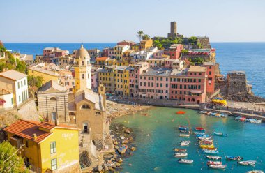 Vernazza, İtalya, 31 Temmuz 2017 - panoramik bir Vernazza, 5 Terre, La Spezia eyaletinin, Ligurian kıyısında, İtalya.