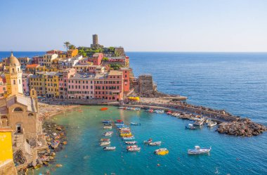 Vernazza, İtalya, 31 Temmuz 2017 - panoramik bir Vernazza, 5 Terre, La Spezia eyaletinin, Ligurian kıyısında, İtalya.