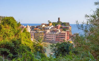 Vernazza, İtalya, 31 Temmuz 2017 - panoramik bir Vernazza, 5 Terre, La Spezia eyaletinin, Ligurian kıyısında, İtalya.