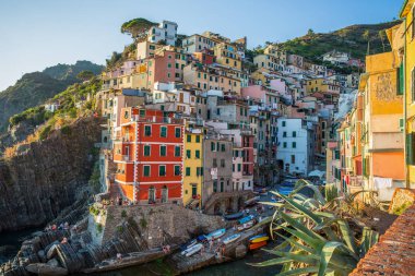 Riomaggiore, İtalya, 31 Temmuz 2017 - panoramik Riomaggiore, 5 Terre, La Spezia eyaletinin, Ligurian kıyısında, İtalya.