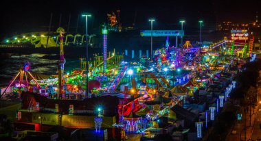 Genoa (Genova) İtalya, 02 Ocak 2017 - tam görünümünü Luna Park Genoa(Genova) gece üzerinde 02 Ocak 2017