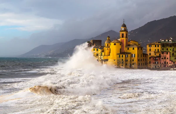 Antigua Iglesia Con Mar Agitado Grandes Olas Camogli Génova Génova — Foto de Stock