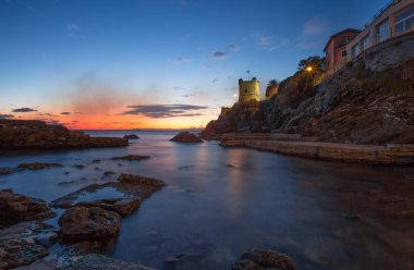 Günbatımı denize Genoa (Genova) Nervi, İtalya