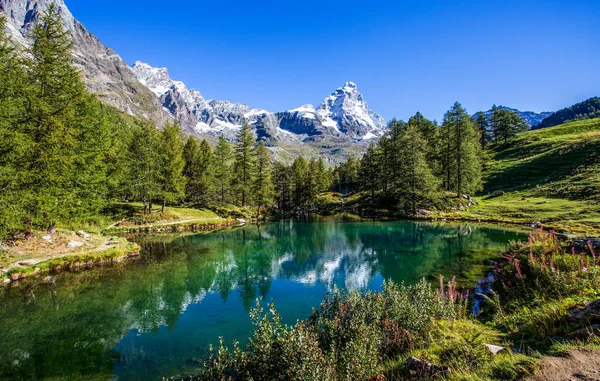 View Blue Lake Lago Blu Breuil Cervinia Cervino Mount Matterhorn — Stock Photo, Image