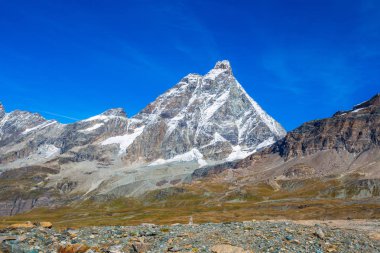Cervino Dağı (Matterhorn) Cime Bianche Laghi 2814 mt., Val d'Aosta, İtalya teleferik istasyonuna görünümünü