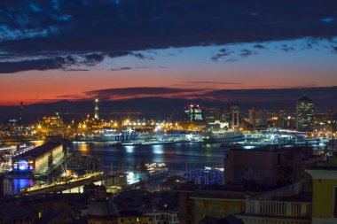 Genoa (Genova), İtalya, 24 Ocak 2017 - görünümü bağlantı noktasının gece Cenova (Genova), İtalya