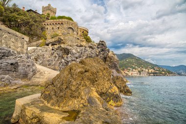 Pieve Ligure ve Sori arka planda, ligurian riviera, Genoa (Genova) Eyaleti, İtalya İtalyan şehirleri görüntüleme.
