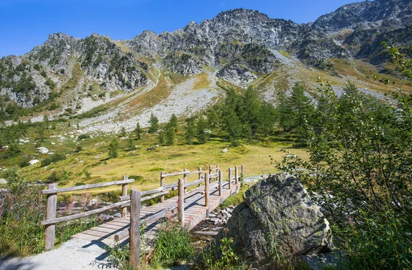 Paisaje Montaña Alrededor Del Lago Arpy Val Aosta Alpes Italianos —  Fotos de Stock
