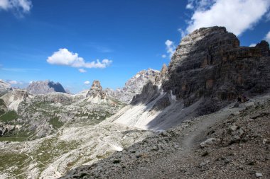 Tre Cime di Laveredo iz, Dolomites, Sesto Dolomites, İtalya, Avrupa'nın en ünlü doruklarına üçü boyunca yürüyüş