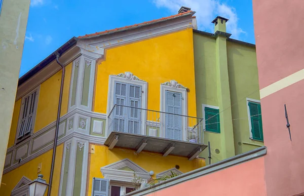 Кольорові Будинок Вікна Пофарбовані Італія Vintage Головна Місто — стокове фото