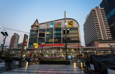 Bangkok, Tayland, 01 Mart 2017 - büyük C Supercenter Rachdamri yol şube Bangkok, Tayland, alışveriş merkezi bina bulun. En büyük alışveriş mağazası Tayland biridir