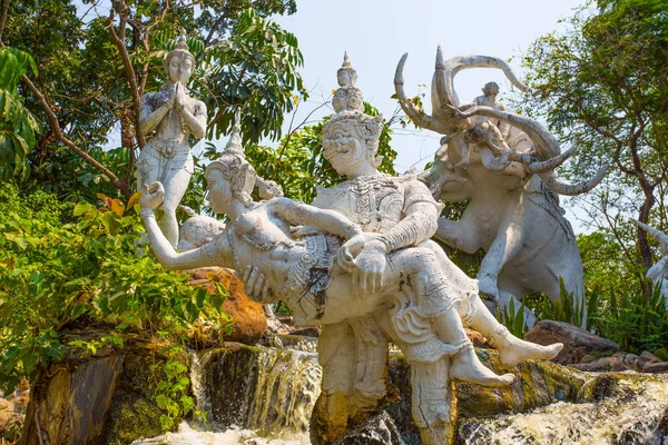 Samut Prakan, Tayland, 6 Şubat 2017 - The Ramayana Garden antik şehir parkı, Muang Boran, Samut Prakan Eyaleti, Tayland