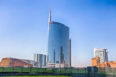 Milan, İtalya, 28 Şubat 2017 - görünümü Unicredit Kulesi ve Unicredit Pavilion Gae Aulentis Square, iş alanı Garibaldi yakınındaki tren istasyonu, Milan, İtalya