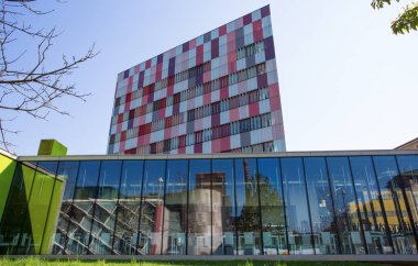 Milan, İtalya, 28 Şubat 2017 - dış, Milan, İtalya'da bir modern ofis renkli