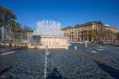 Milan, İtalya, 28 Şubat 2017 - büyük Çeşme önünde Sforzesco Castle Cairoli yerde, Milan, İtalya