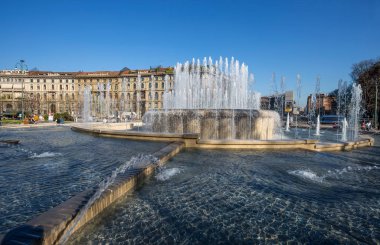 Milan, İtalya, 28 Şubat 2017 - büyük Çeşme önünde Sforzesco Castle Cairoli yerde, Milan, İtalya