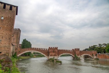 Castelvecchio'yu köprü ya da Scaligero köprü Verona, İtalya. Şehrin sembollerin biridir.
