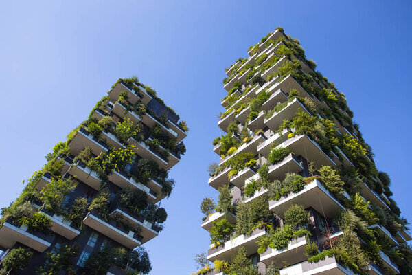 Милан, Италия, 28 марта 2017 - «Боско Verticale», вертикальные лес квартира и зданий в районе «Изола» города Милан, Италия