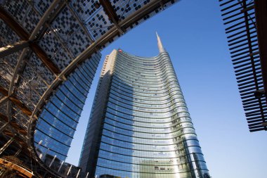 Unicredit kulede Gae Aulentis Square, iş alanı Garibaldi yakınındaki görünümünü Tren İstasyonu. İtalya.