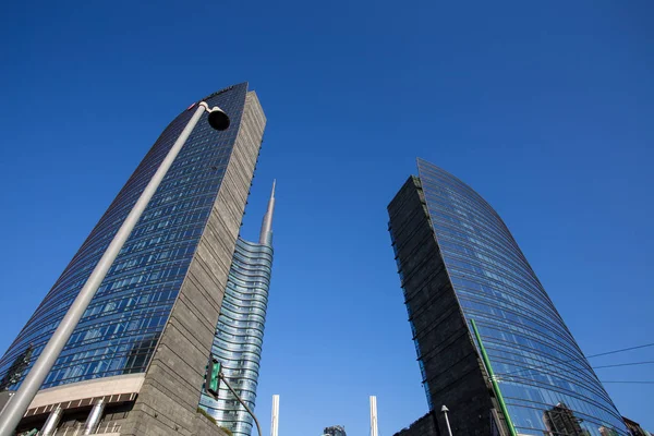 Unicredit kulede Gae Aulentis Square, iş alanı Garibaldi yakınındaki görünümünü Tren İstasyonu. İtalya.