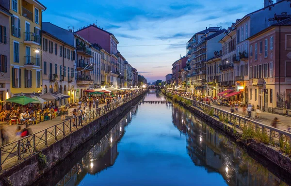 Naviglio Grande kanal akşamları, Milan, İtalya