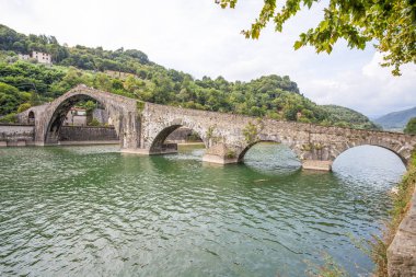 Maddalena köprü, (Ponte della Maddalena), Borgo bir Mozzano, Lucca, İtalya, İtalya için önemli ortaçağ köprü. Tuscany.