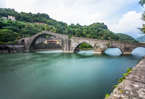 Ponte della Maddalena, Borgo bir Mezzano, Lucca, İtalya, önemli ortaçağ köprü İtalya. Tarihi Via Francigena ticaret yolu Toskana parçası.