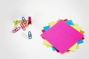 Post-it Notlar küçük renkli mandal