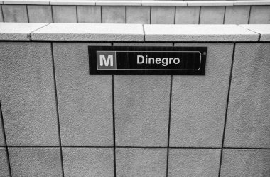 Genoa (Genova) İtalya. 14 Nisan 2017 - Metro durağı istasyonu 