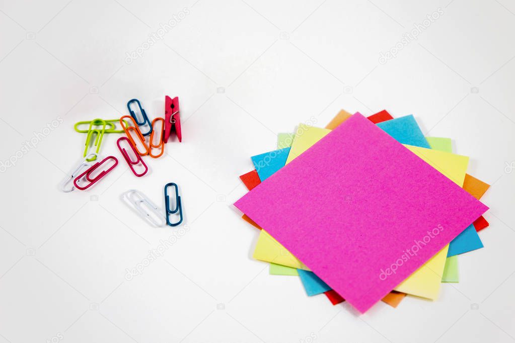 Post-it notes with small colored pegs