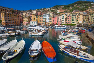 Camogli, İtalya, 23 Mayıs 2017 - görünümünü Camogli şehir, Cenova ilinde, Liguria, Akdeniz kıyılarında, İtalya