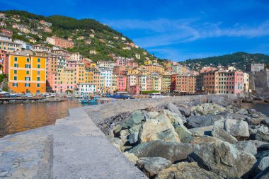Camogli, İtalya, 23 Mayıs 2017 - görünümünü Camogli şehir, Cenova ilinde, Liguria, Akdeniz kıyılarında, İtalya