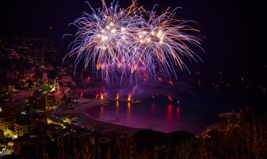 Recco, İtalya için güzel ve piroteknik havai fişek / Fireworks uygulamasında Recco, Genoa, İtalya
