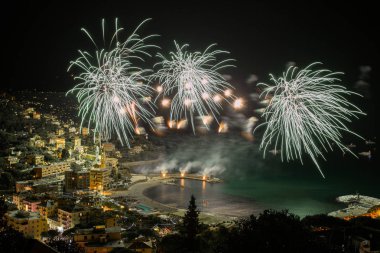 Recco, İtalya için güzel ve piroteknik havai fişek / Fireworks uygulamasında Recco, Genoa, İtalya