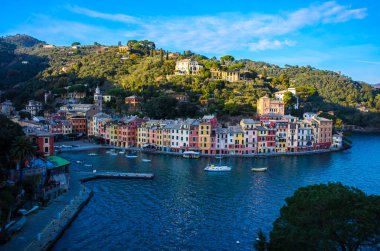 Portofino panorama, lüks liman ve renkli evleri, Liguria, Ital y, Europe
